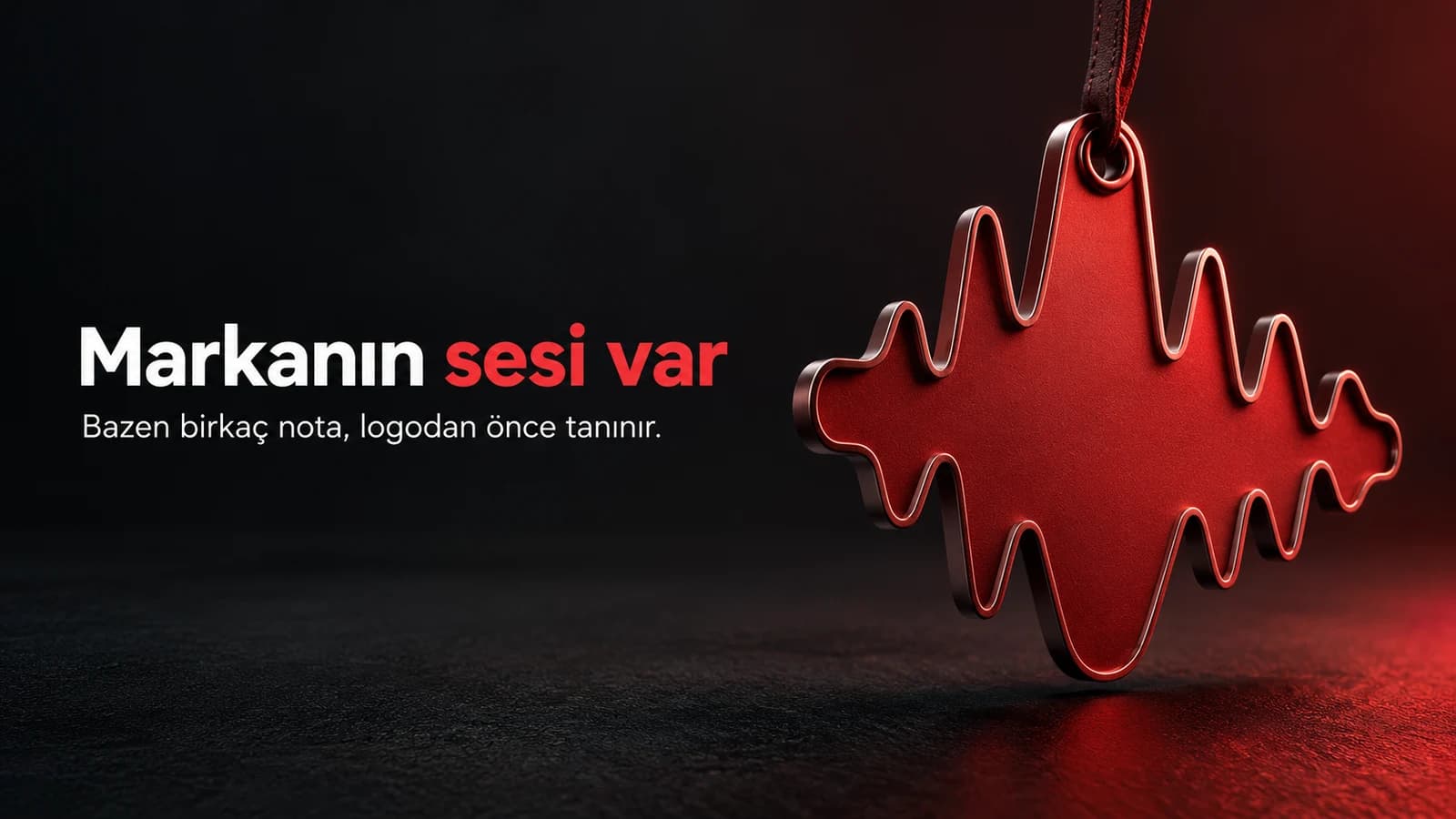 Markanın sesi var başlıklı kapakta, kırmızı kimlik etiketinin dış çizgisi bir ses dalgası oluşturuyor.