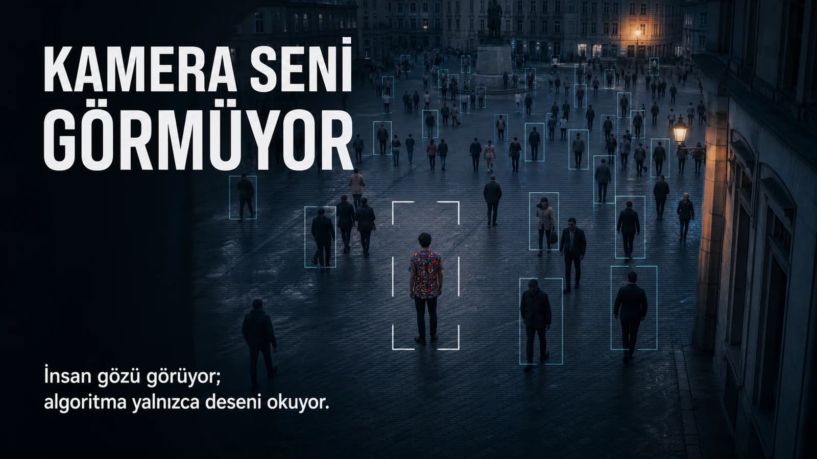 Kalabalık bir meydanda güvenlik kamerasının ekranında insan yerine boş bir çerçeve bırakan desenli gömlek